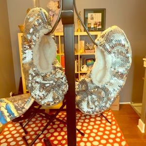 Sparkly sequin fur-lined slippers with bows!